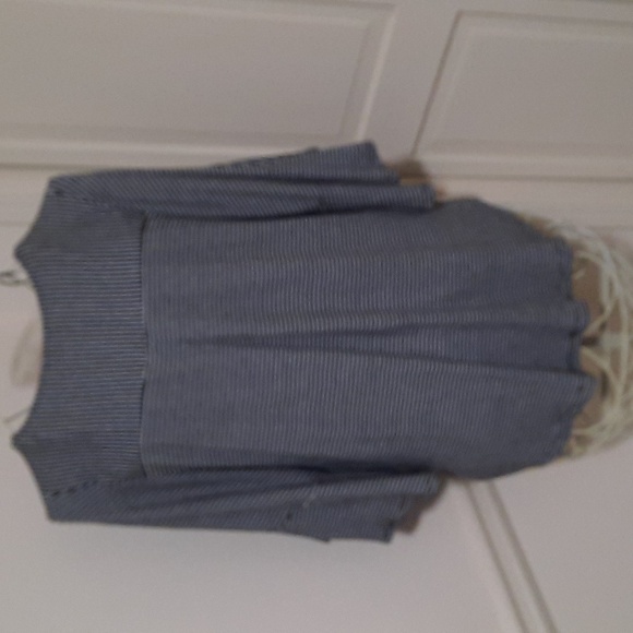 Pleione Top - Picture 2 of 5